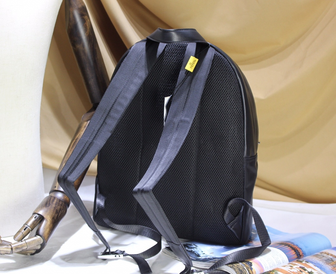 【FENDI 公式 旗艦店】フェンディ リュックサック 当日出荷 好評に付き再入荷！33*40*15CM