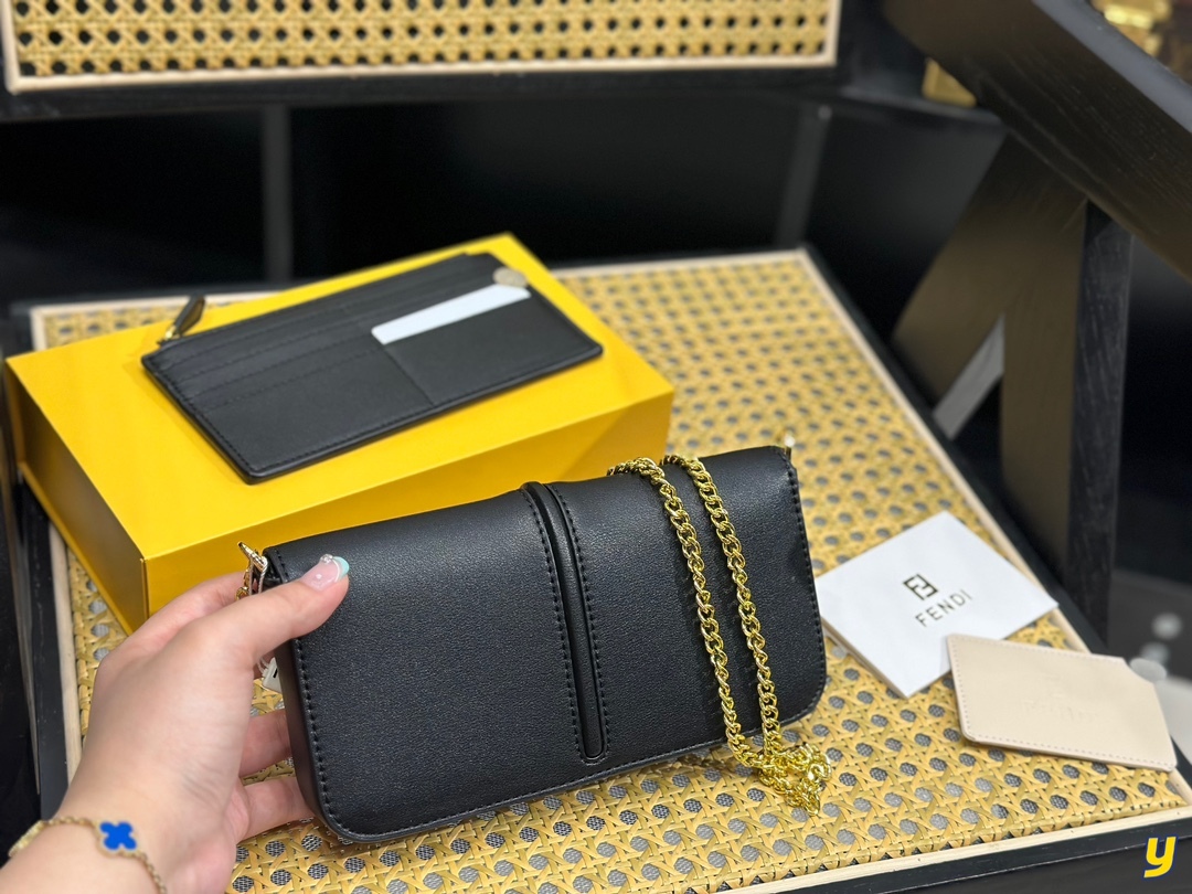 【FENDI 公式 旗艦店】フェンディ 財布 当日出荷 好評に付き再入荷！21*11CM