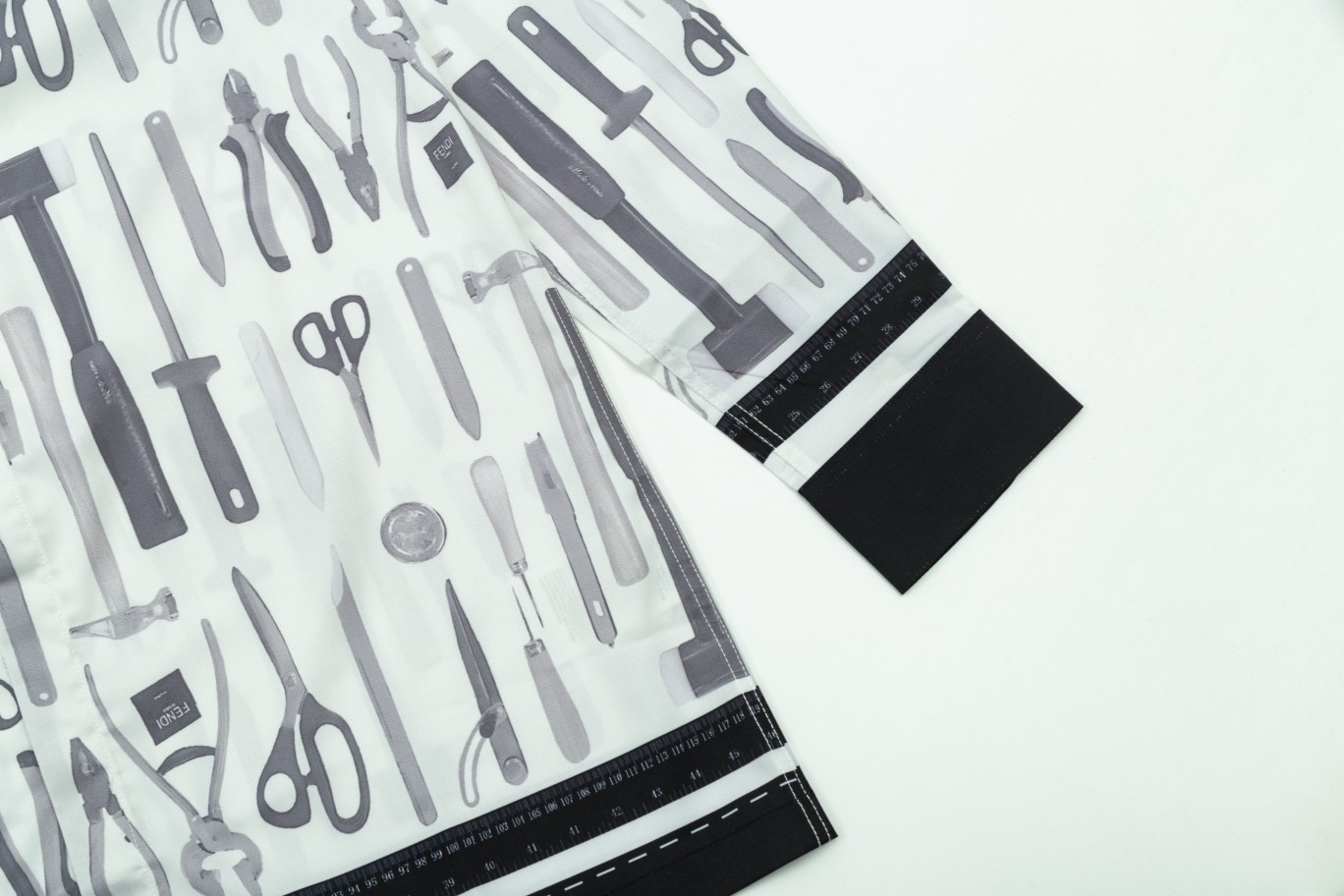 【FENDI 公式旗艦店】フェンディ シャツ ご好評に付き再入荷 240716