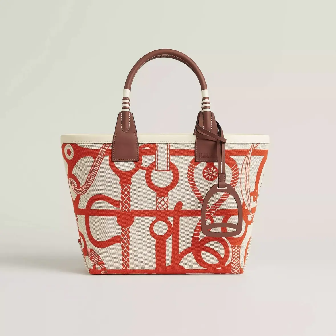 【鮮やかなカラーでフェミニン♡】HERMES Steeple 25バッグ