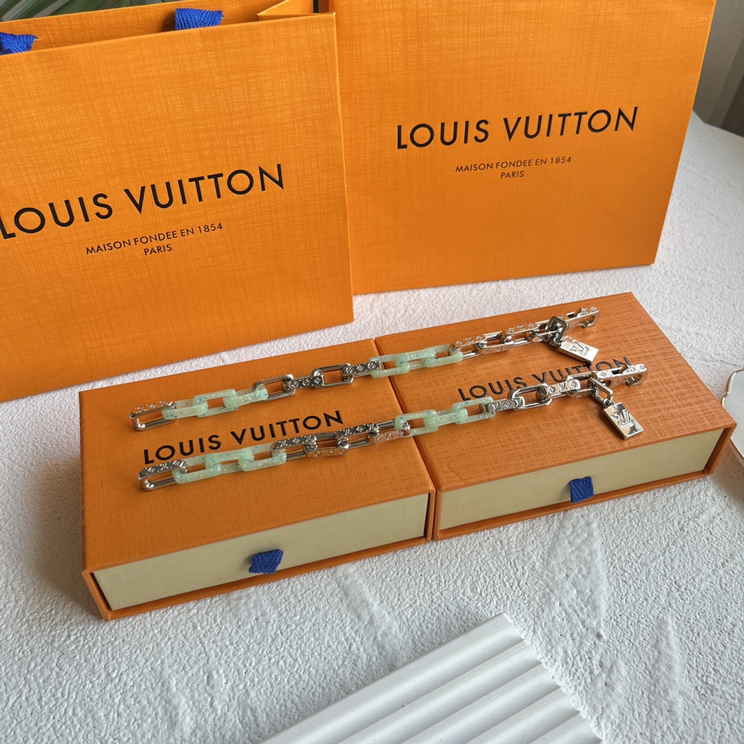LOUIS VUITTON（ルイヴィトン）LV ブレスレット