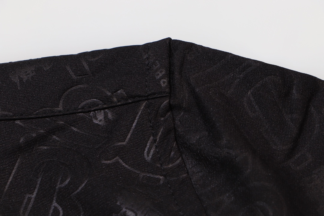 【BURBERRY 公式旗艦店】バーバリー シャツ ご好評に付き再入荷 240716