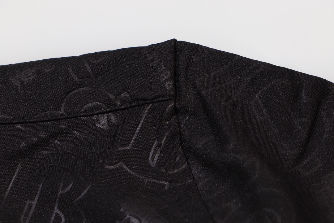 【BURBERRY 公式旗艦店】バーバリー シャツ ご好評に付き再入荷 240716