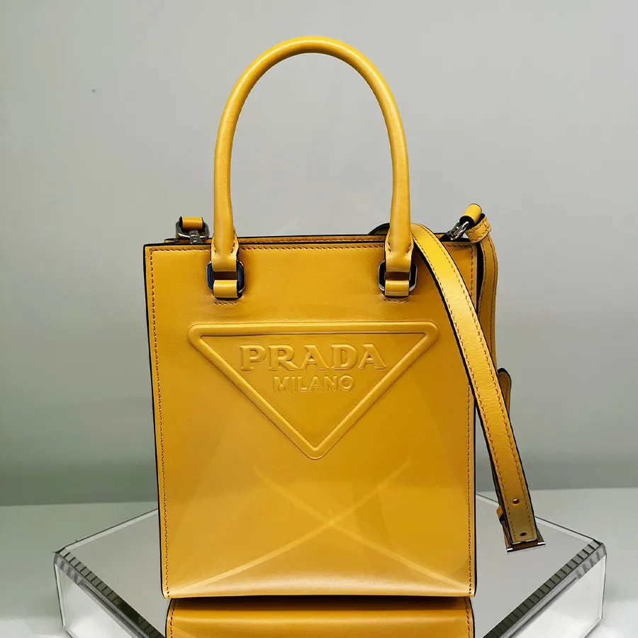 【セール】プラダ☆レザー ハンドバッグ エンボスロゴ☆1BA333