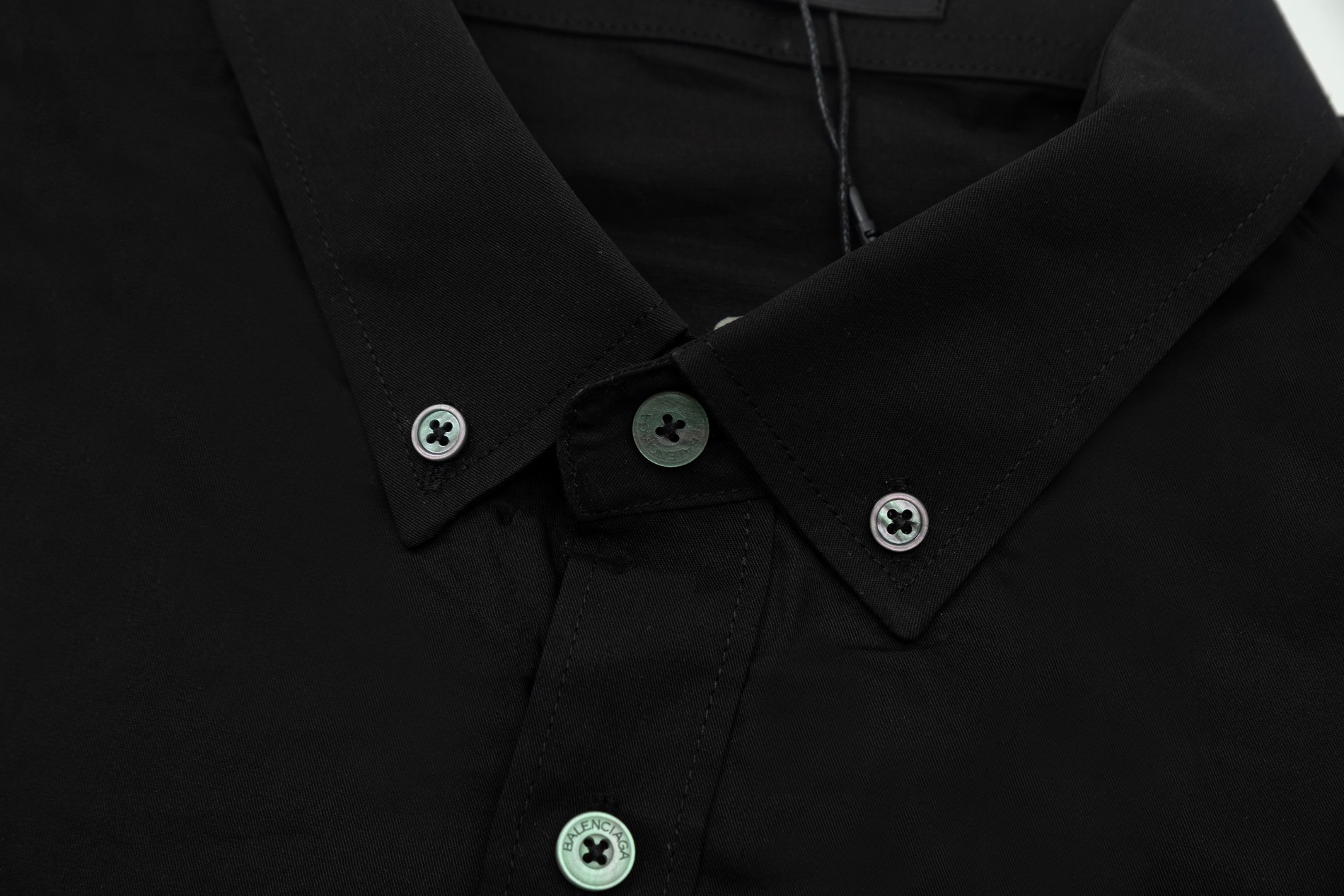 【BALENCIAGA 公式旗艦店】バレンシアガ シャツ ご好評に付き再入荷 240715