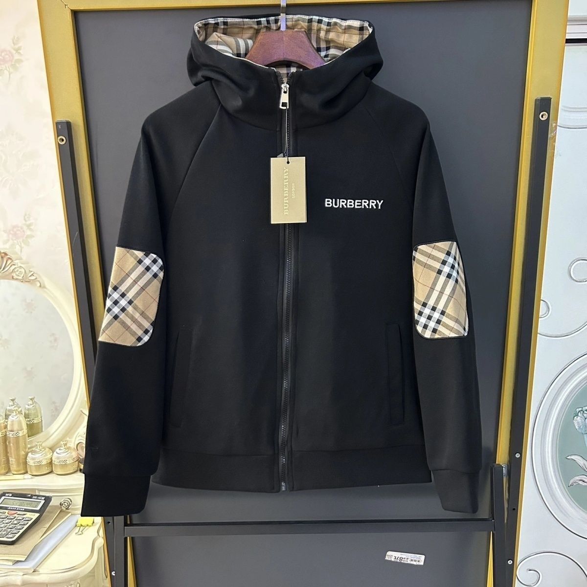 【BURBERRY旗艦店】バーバリー パーカー ご好評に付き再入荷！
