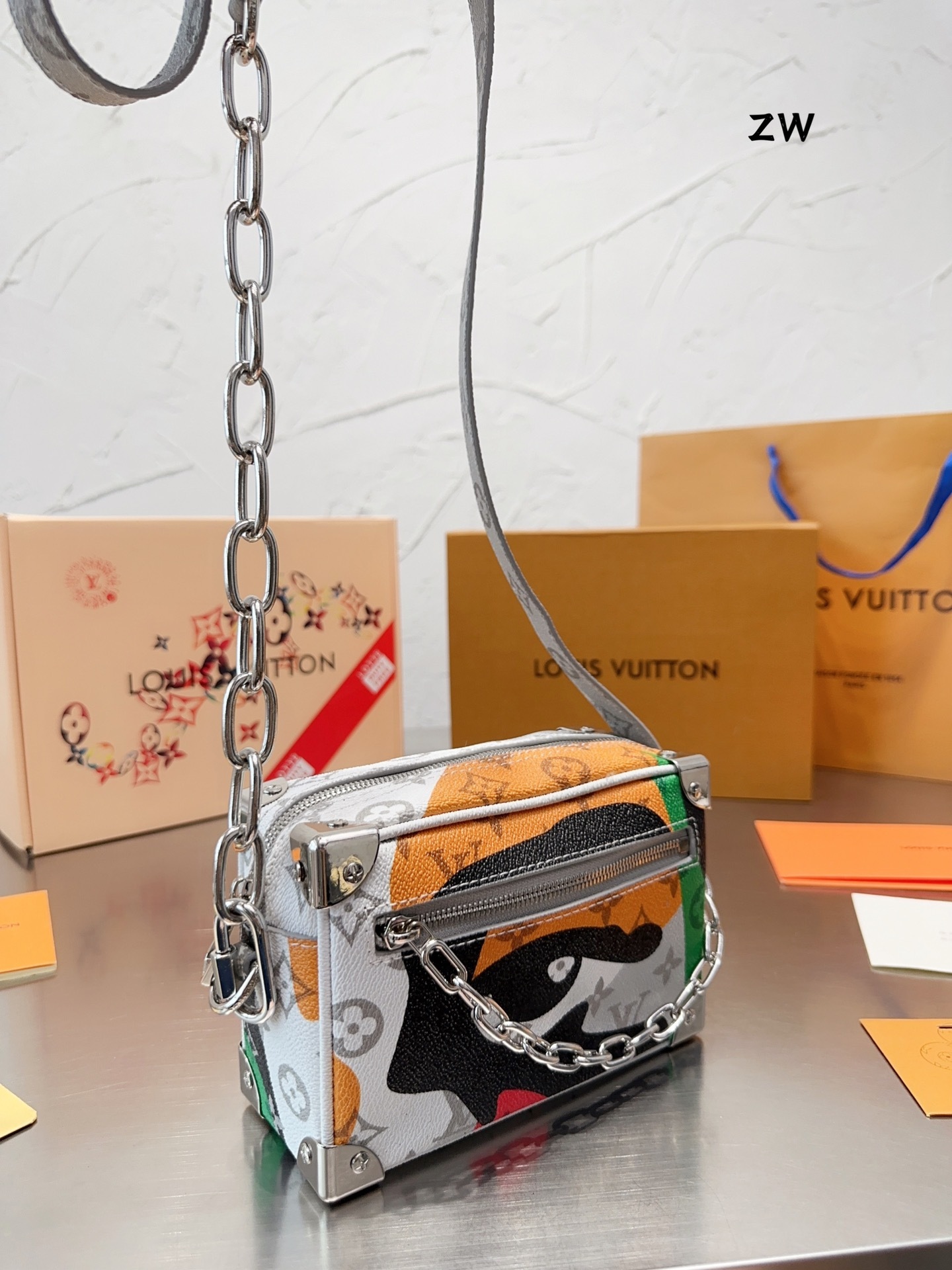 LOUIS VUITTON（ルイヴィトン）MINI SOFT TRUNK メッセンジャーバッグ