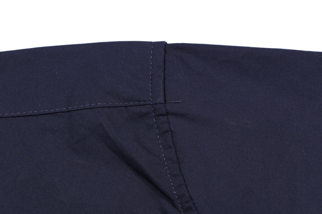 【BALENCIAGA 公式旗艦店】バレンシアガ シャツ ご好評に付き再入荷 240715