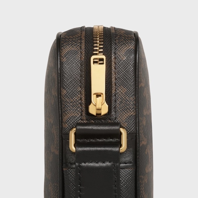 国内即発 人気 CELINE トリオンフミディアム ショルダーバッグ