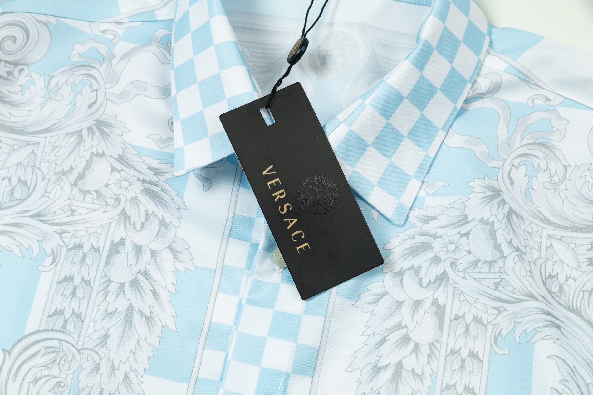 【VERSACE 公式旗艦店】ヴェルサーチ シャツ ご好評に付き再入荷 240716