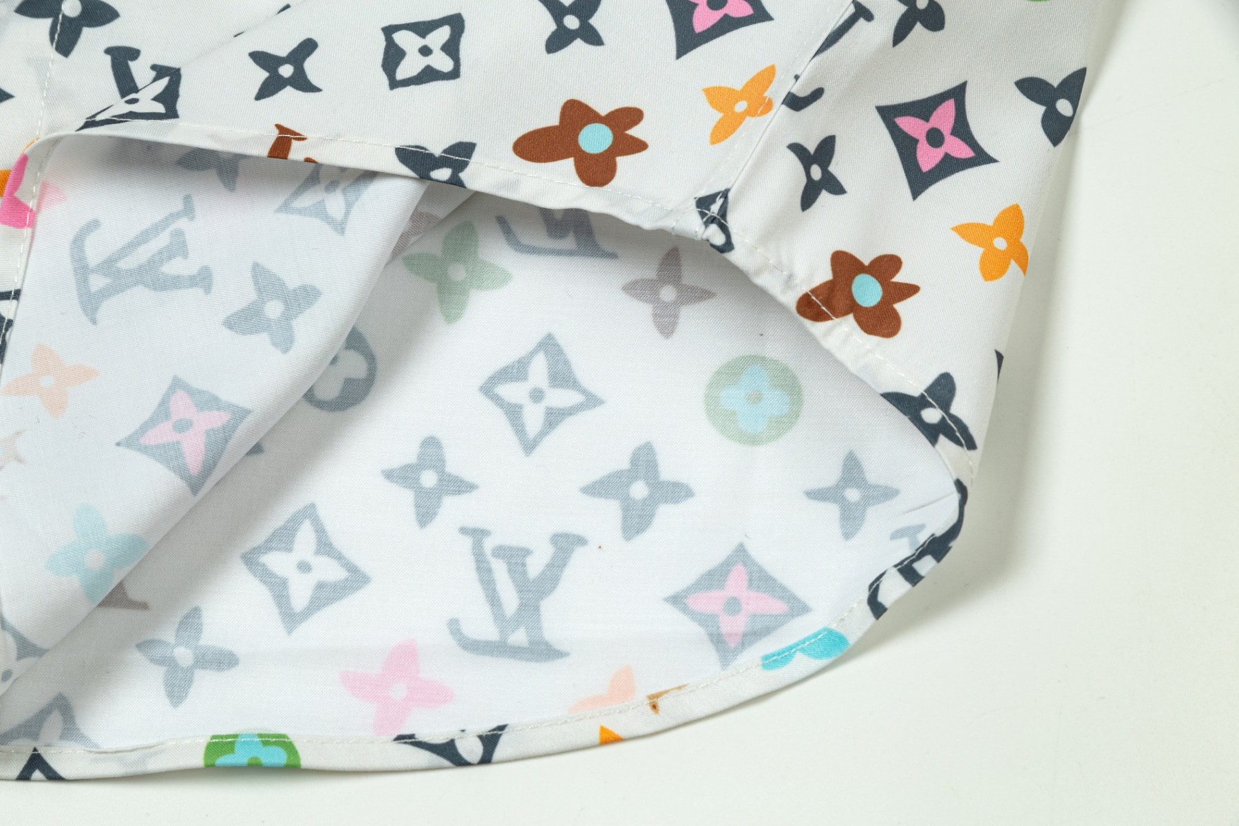 【LOUIS VUITTON 公式旗艦店】ルイヴィトン シャツ ご好評に付き再入荷 240715