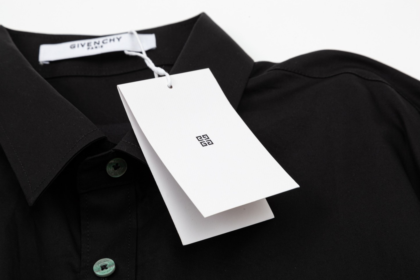 【GIVENCHY 公式旗艦店】ジバンシー シャツ ご好評に付き再入荷 240716