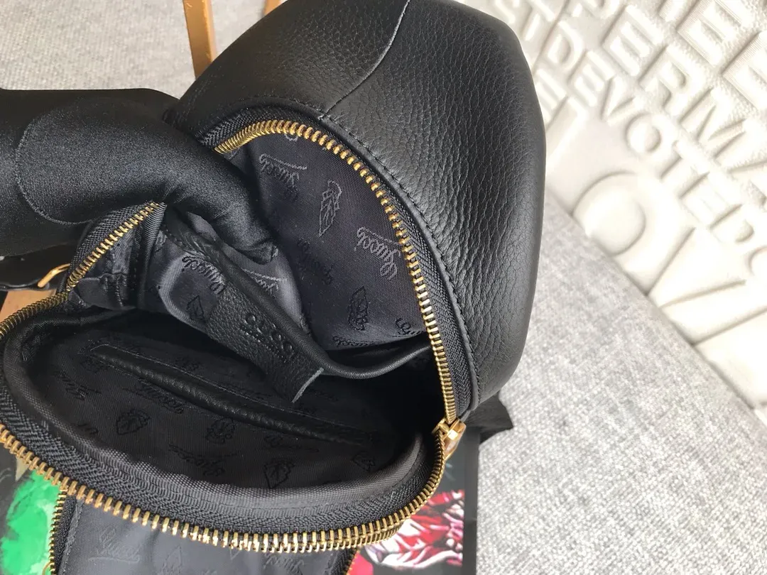 【GUCCI 公式旗艦店】クッチ 胸ポケット 当日出荷 好評に付き再入荷！32*17*4CM