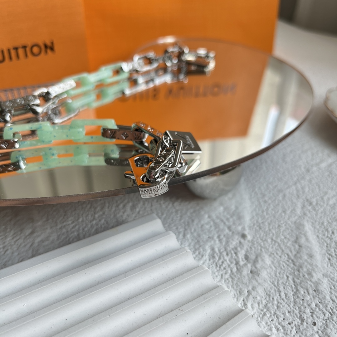 LOUIS VUITTON（ルイヴィトン）LV ブレスレット