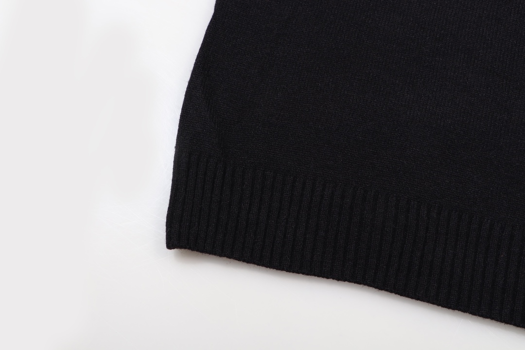 【supreme 公式旗艦店】セーター好評に付き再入荷！ 241030