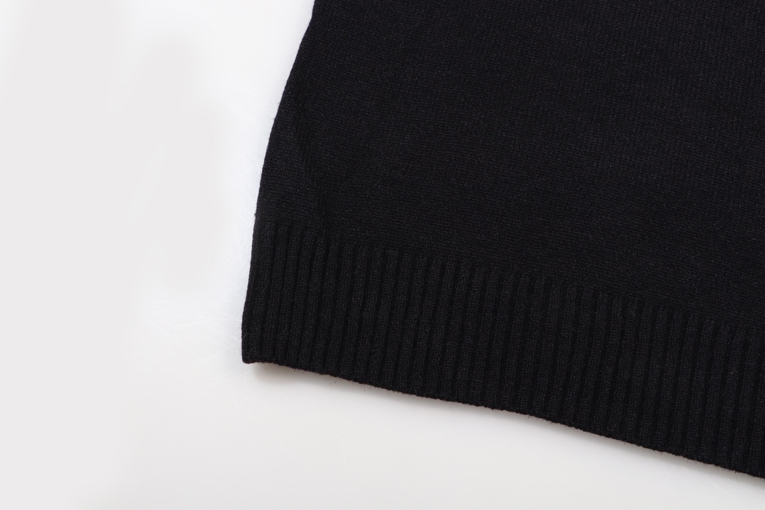 【supreme 公式旗艦店】セーター好評に付き再入荷！ 241030