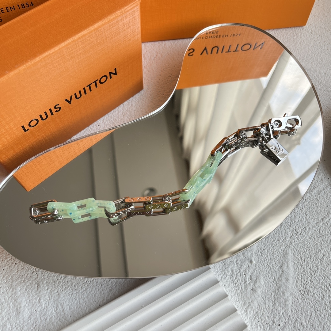 LOUIS VUITTON（ルイヴィトン）LV ブレスレット