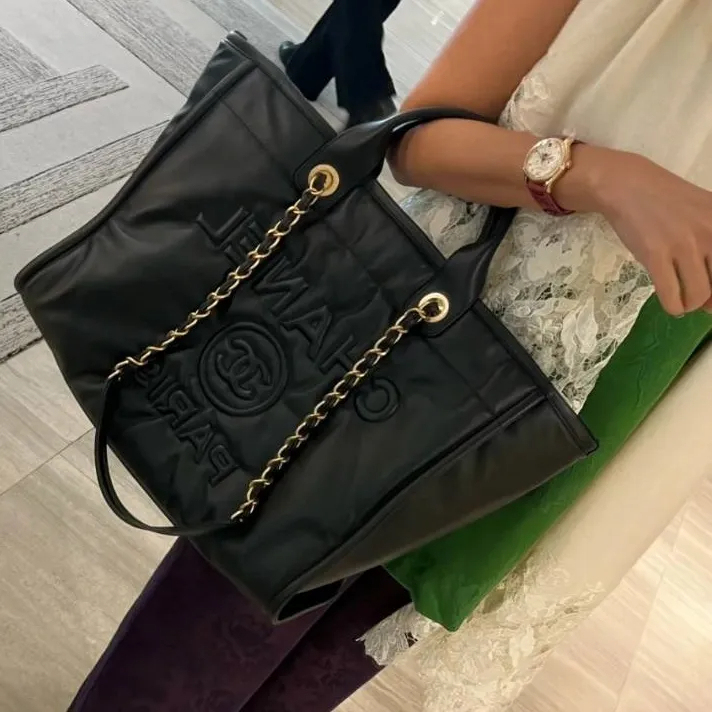 【大きめロゴが可愛い♪】CHANEL ミディアム ショッピングバッグ