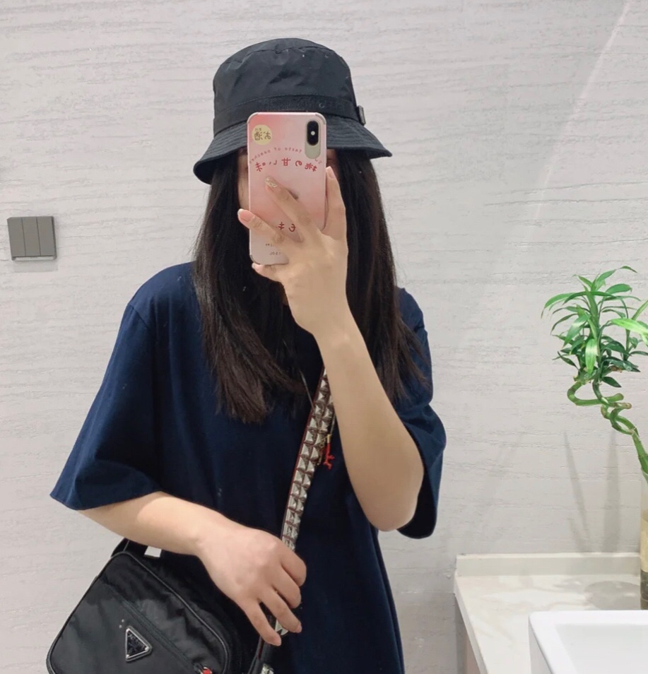 Louis Vuitton（ルイヴィトン）ペンダントチェーンLVコーラル  M68903