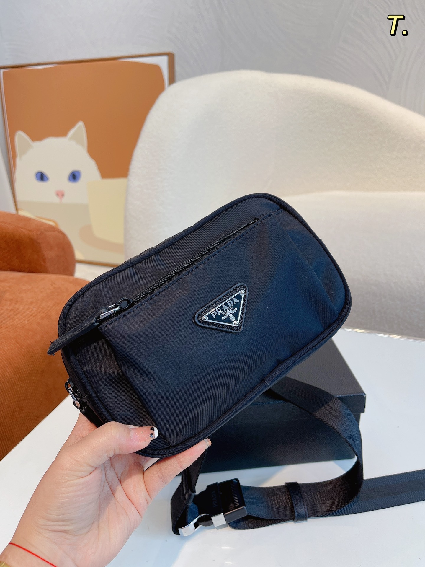 【Prada旗艦店】( プラダ ) バムバッグ 21x4x13 cm