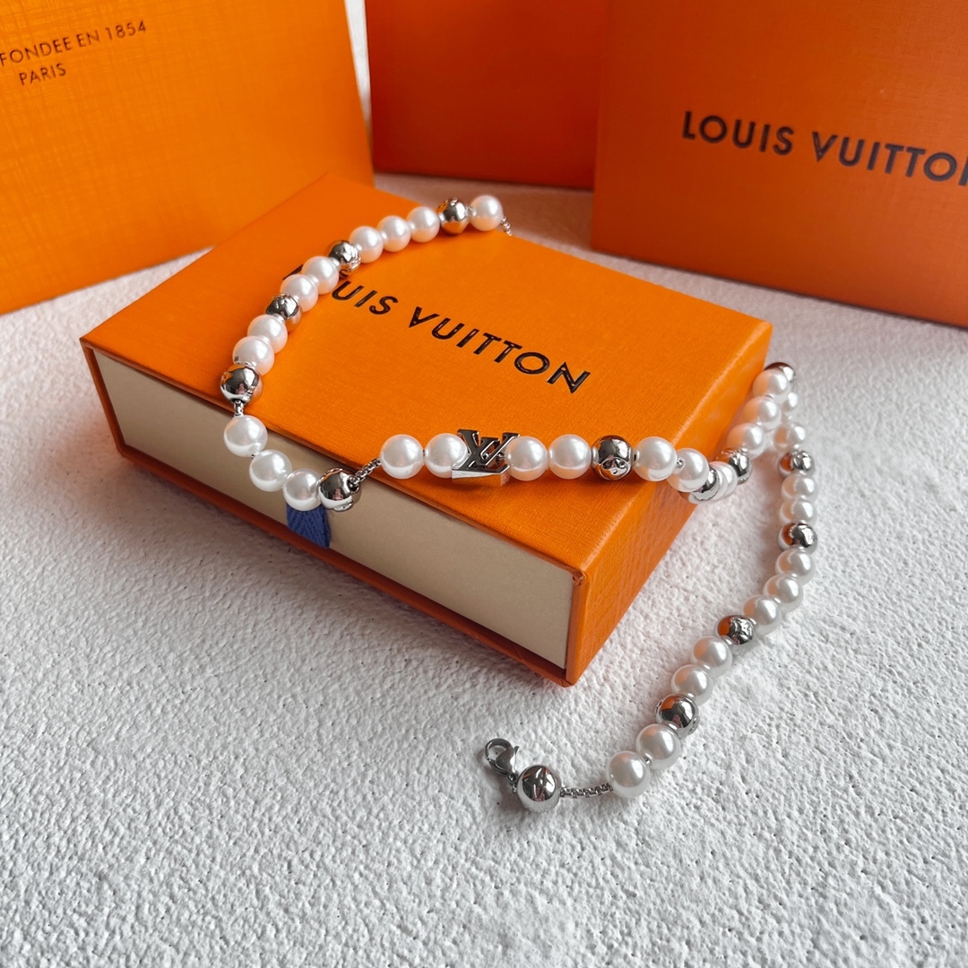 Louis Vuitton（ルイヴィトン）MONOGRAM PEARLS ネックレス M01157