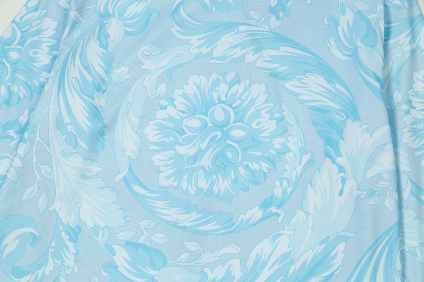 【VERSACE 公式旗艦店】ヴェルサーチ シャツ ご好評に付き再入荷 240716