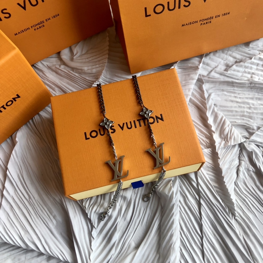 LOUIS VUITTON（ルイヴィトン）チェーンブレスレット
