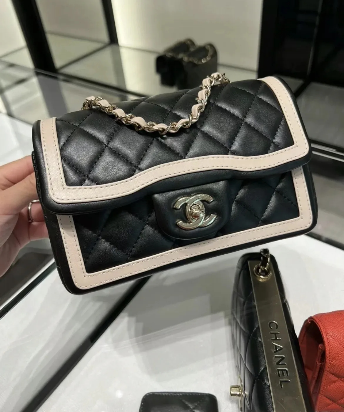 【トレンドのバイカラー♪】CHANEL シャネル ショルダーバッグ