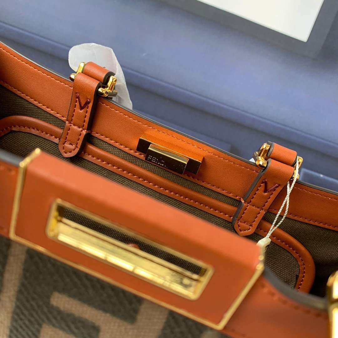 FENDI（フェンディ） ハンドバッグ41x29.5x16cm