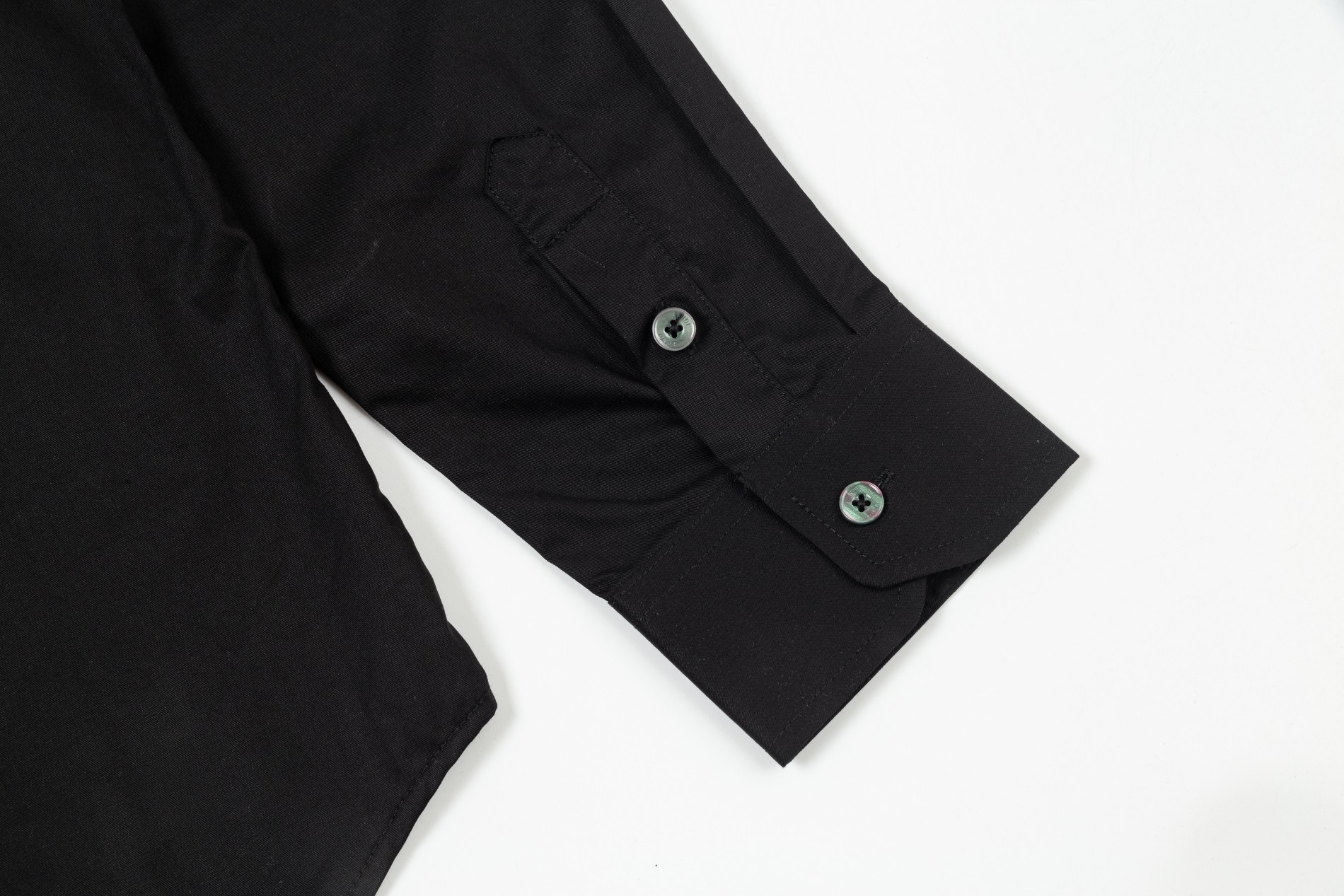 【DIOR 公式旗艦店】ディオール シャツ ご好評に付き再入荷 240716