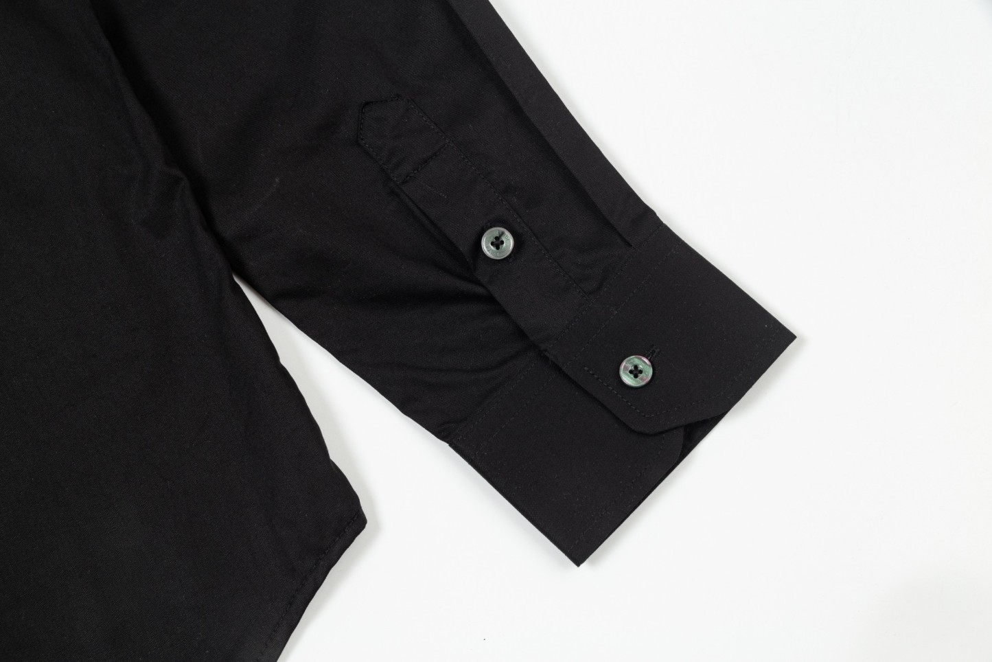 【DIOR 公式旗艦店】ディオール シャツ ご好評に付き再入荷 240716