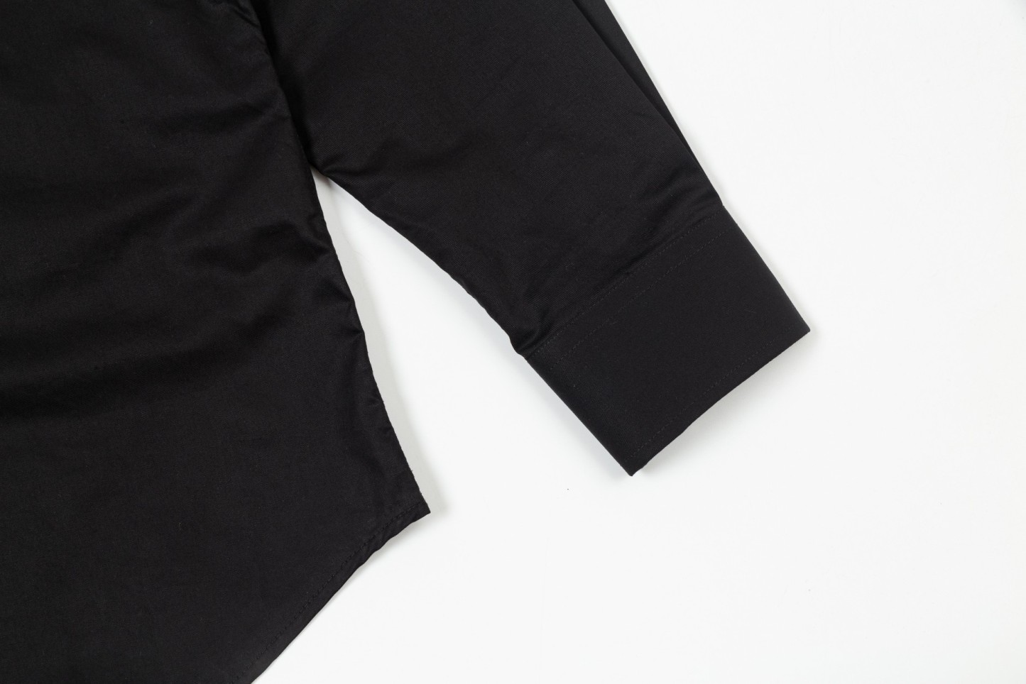 【DIOR 公式旗艦店】ディオール シャツ ご好評に付き再入荷 240716