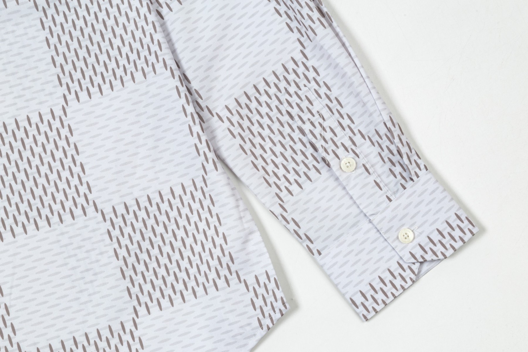 【LOUIS VUITTON 公式旗艦店】ルイヴィトン シャツ ご好評に付き再入荷 240715