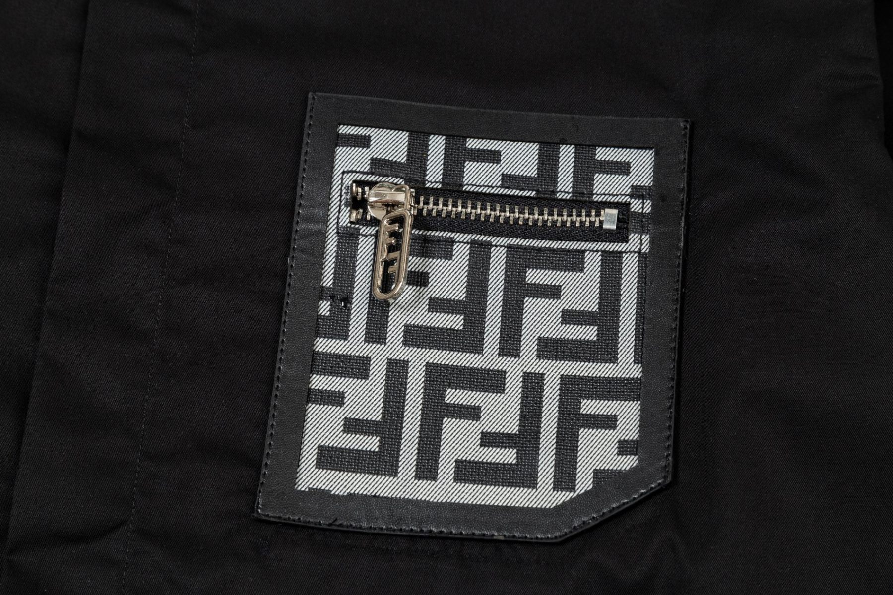 【FENDI 公式旗艦店】フェンディ シャツ ご好評に付き再入荷 240716