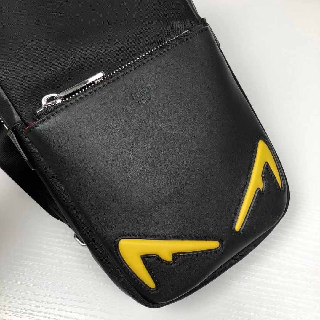 【FENDI 公式 旗艦店】フェンディ チェストバッグ 当日出荷 好評に付き再入荷！15*29*4CM