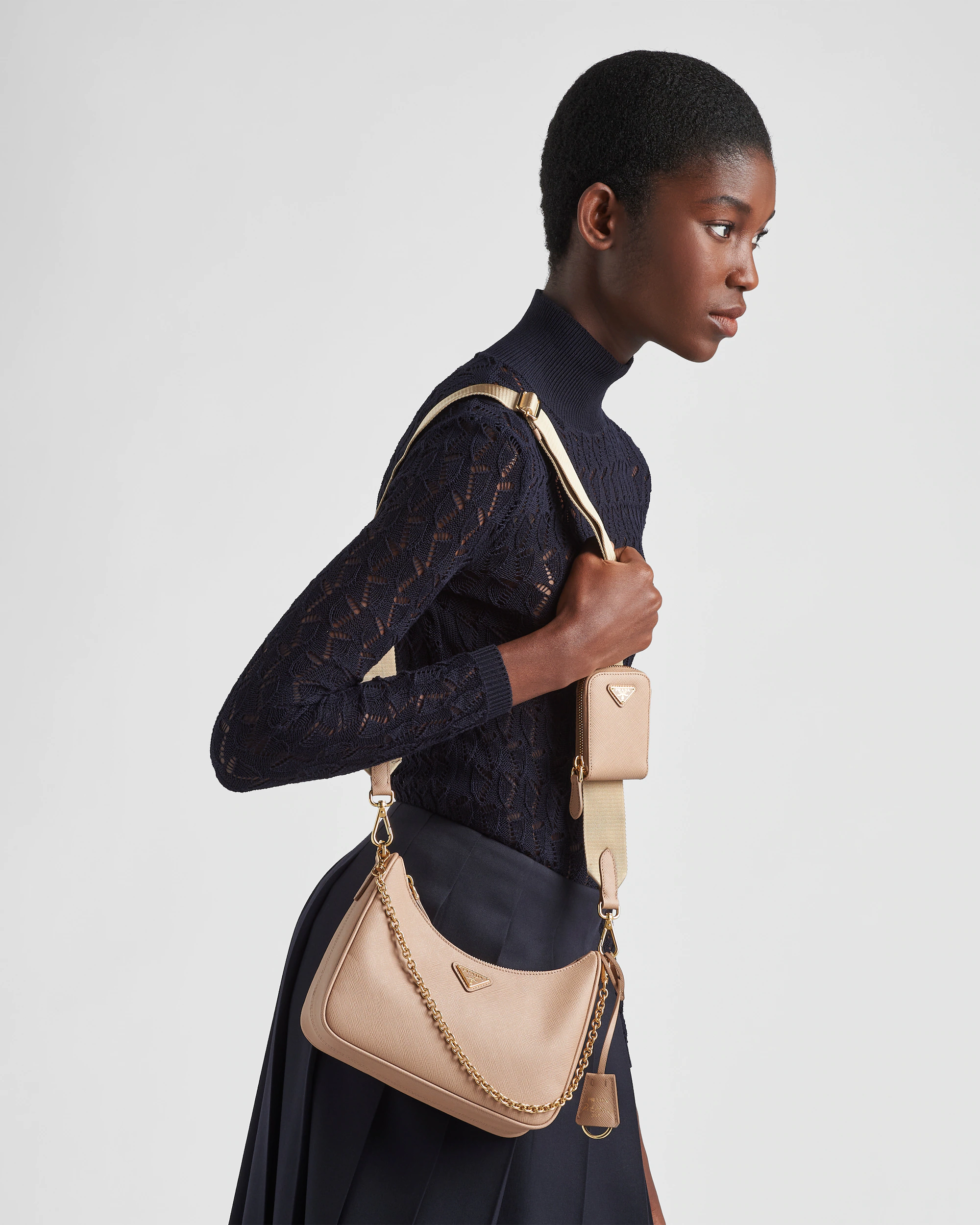 プラダ Re-Edition 2005 サフィアーノレザー バッグ