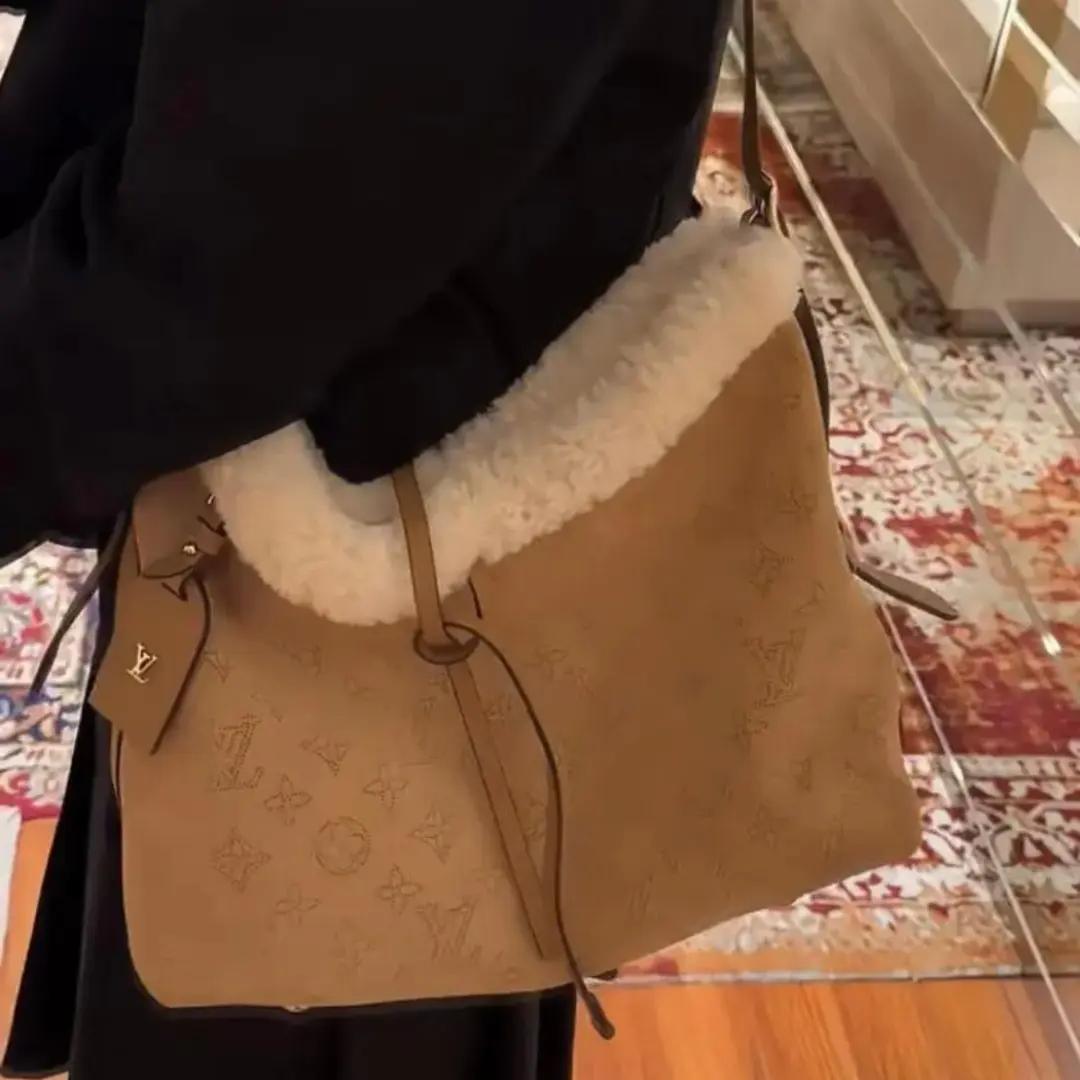 【秋冬お出かけバッグ◎】Louis Vuitton キャリーオール バッグ M11843