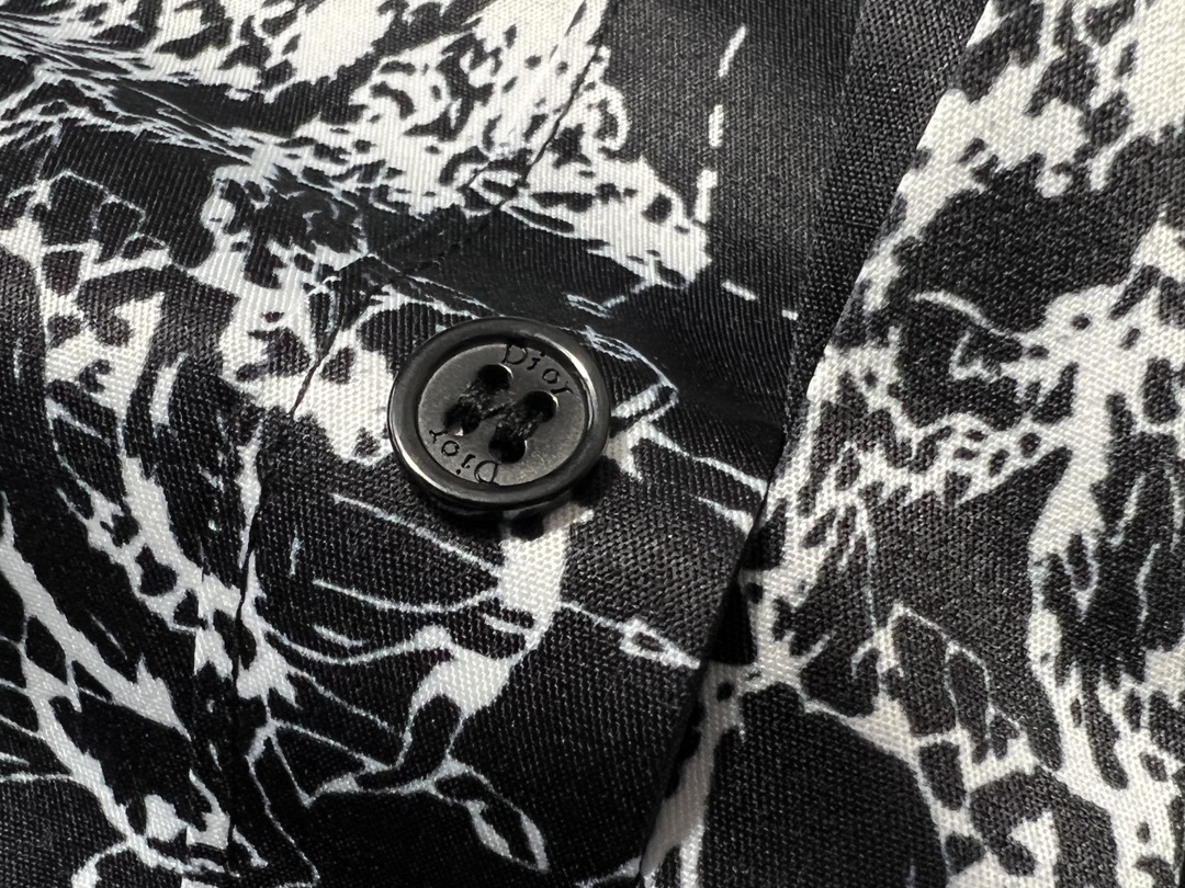 【DIOR 公式旗艦店】ディオール シャツ ご好評に付き再入荷 240831