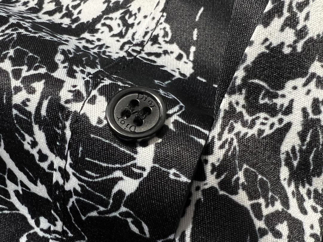 【DIOR 公式旗艦店】ディオール シャツ ご好評に付き再入荷 240831