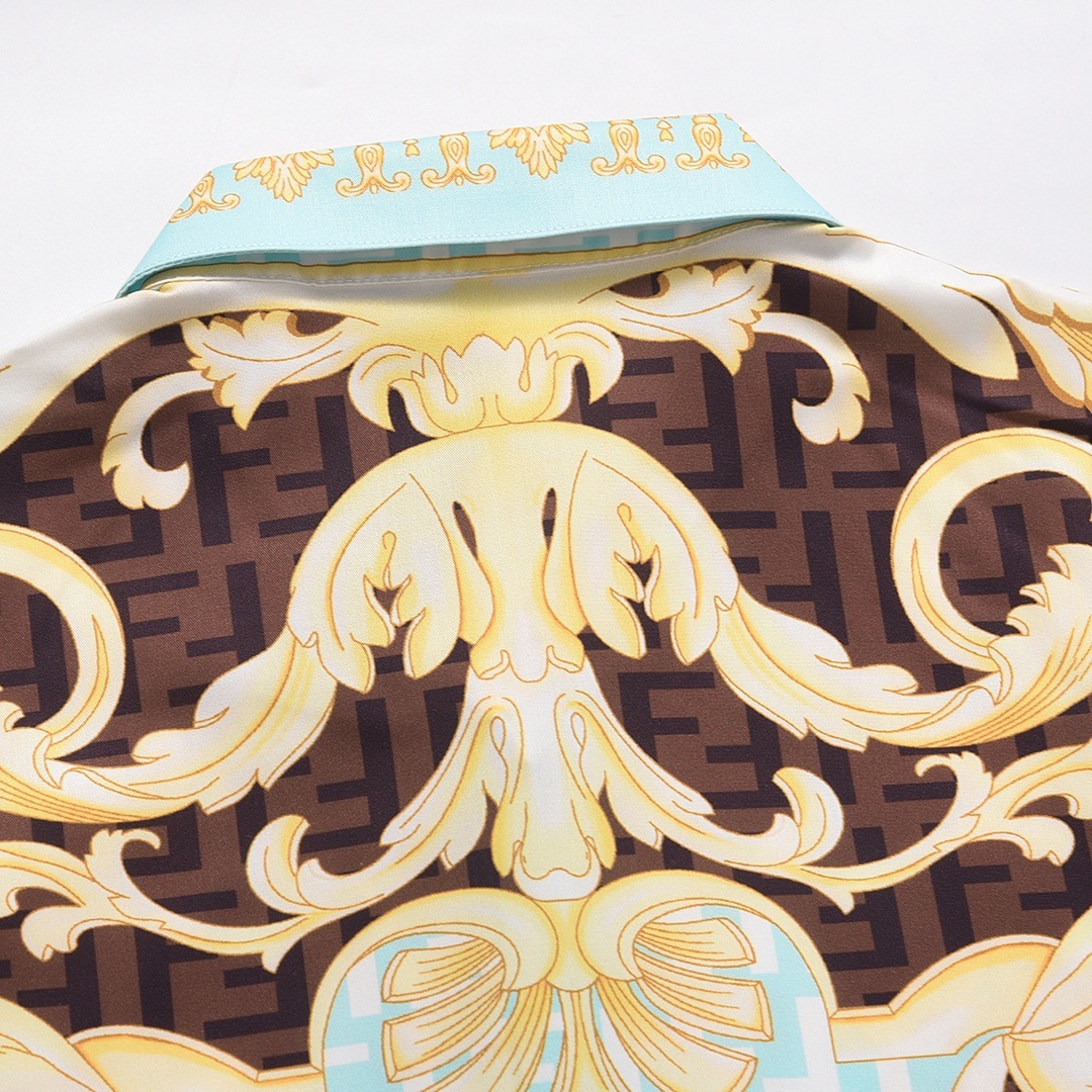 【VERSACE & FENDI 公式旗艦店】 ヴェルサーチ フェンディ共同新作シャツ ご好評に付き再入荷！
