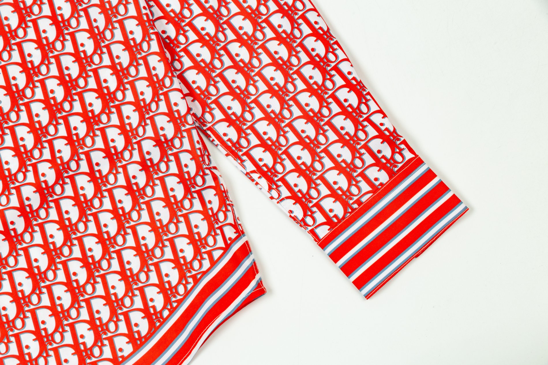 【DIOR 公式旗艦店】ディオール シャツ ご好評に付き再入荷 240716