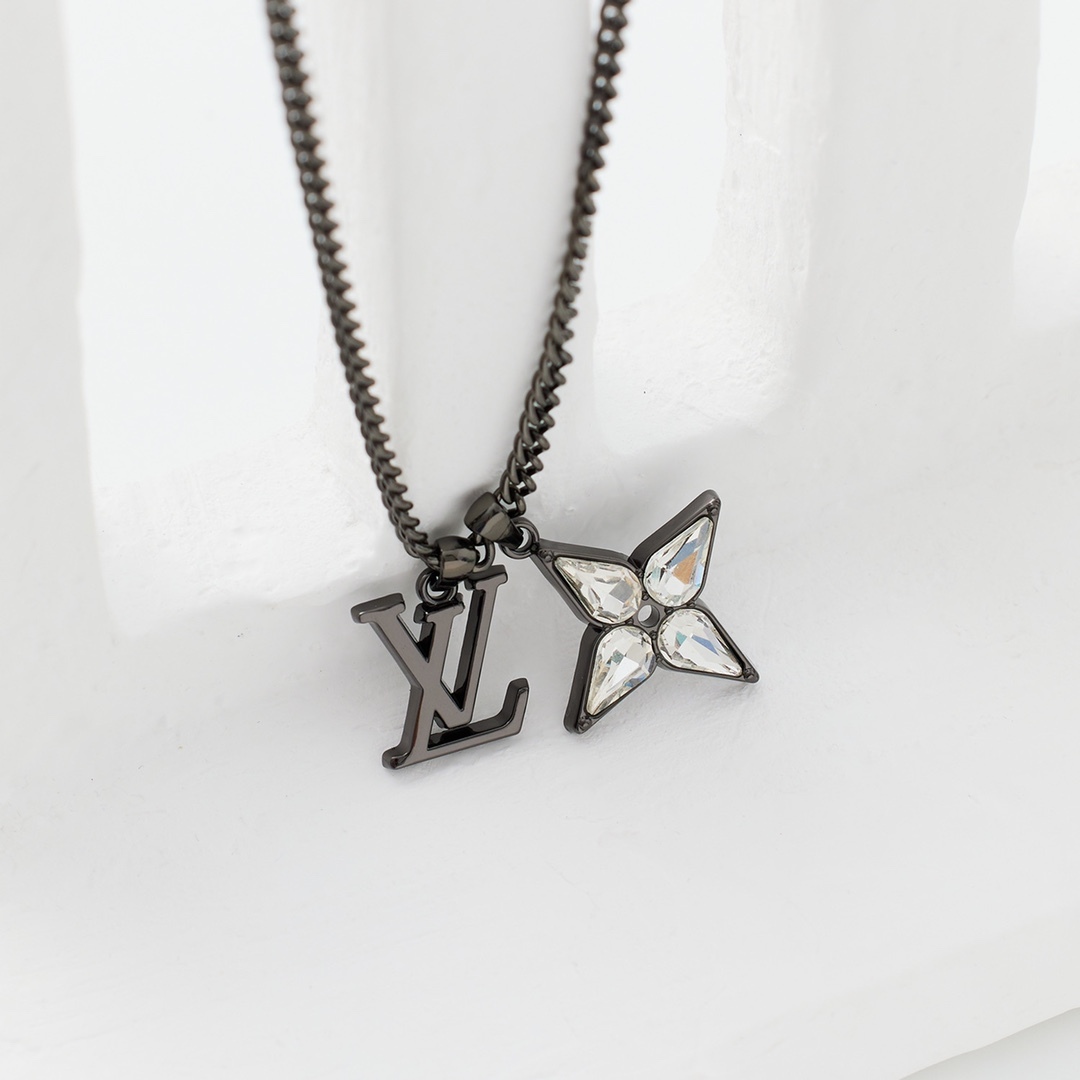 LOUIS VUITTON（ルイヴィトン）STAR BLOSSOM ネックレス