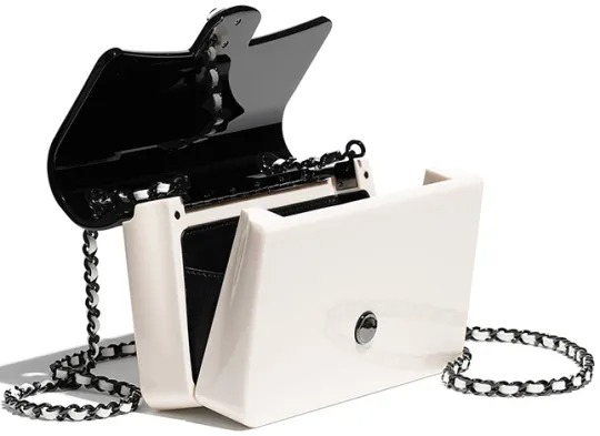 🔥今年のホットトピック! 😍中条あやみが愛用する限定版シャネル2021ミニ黒白アクリルバッグは日本で発売、めったにない購入チャンス！💓