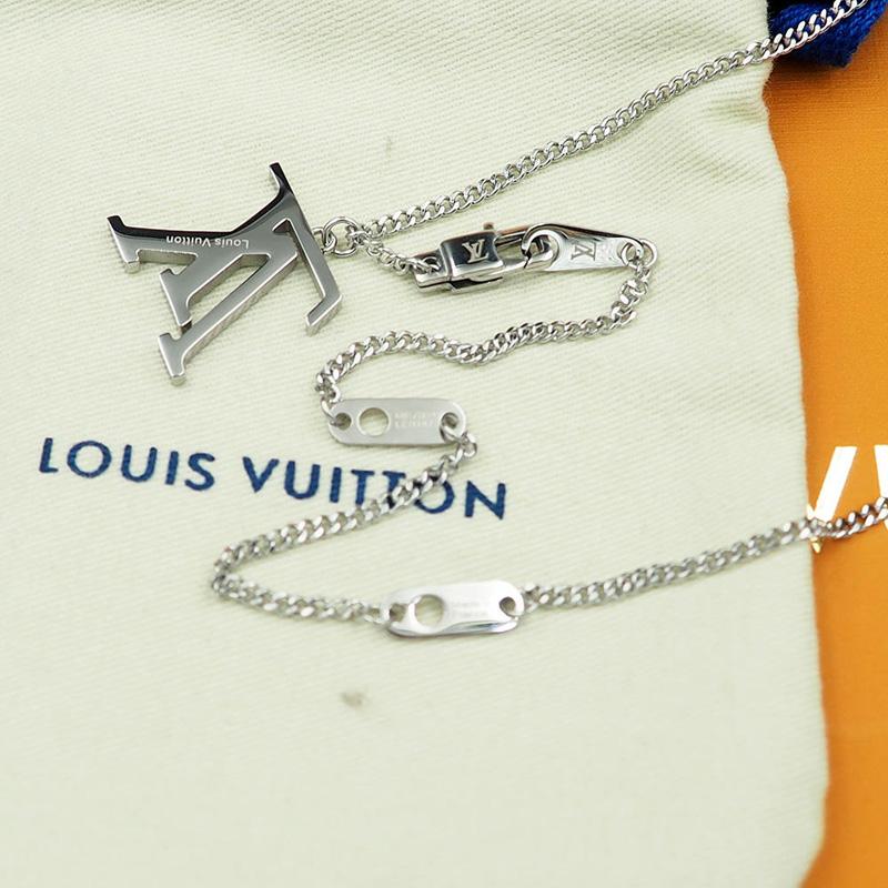 Louis Vuitton（ルイヴィトン）アップサイドダウンLV ネックレス 4色