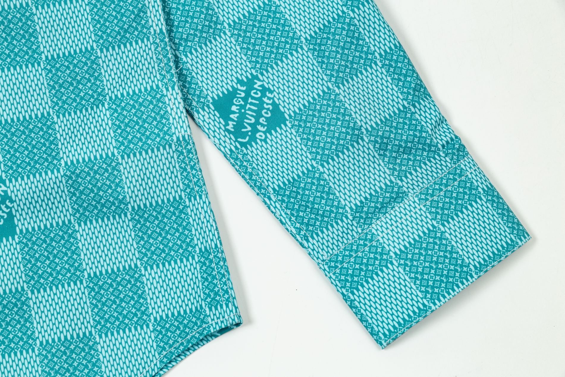 【LOUIS VUITTON 公式旗艦店】ルイヴィトン シャツ ご好評に付き再入荷 240715