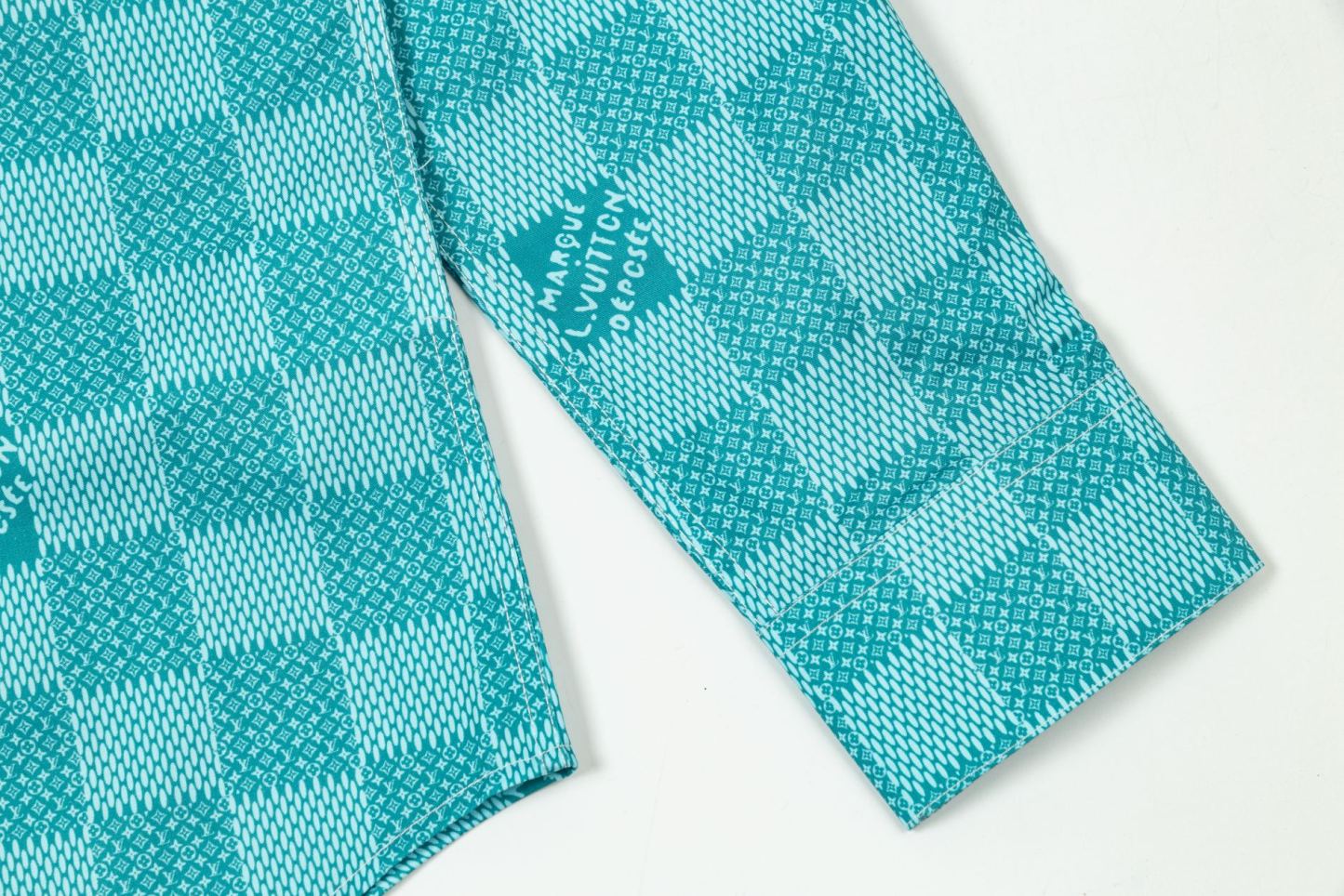 【LOUIS VUITTON 公式旗艦店】ルイヴィトン シャツ ご好評に付き再入荷 240715