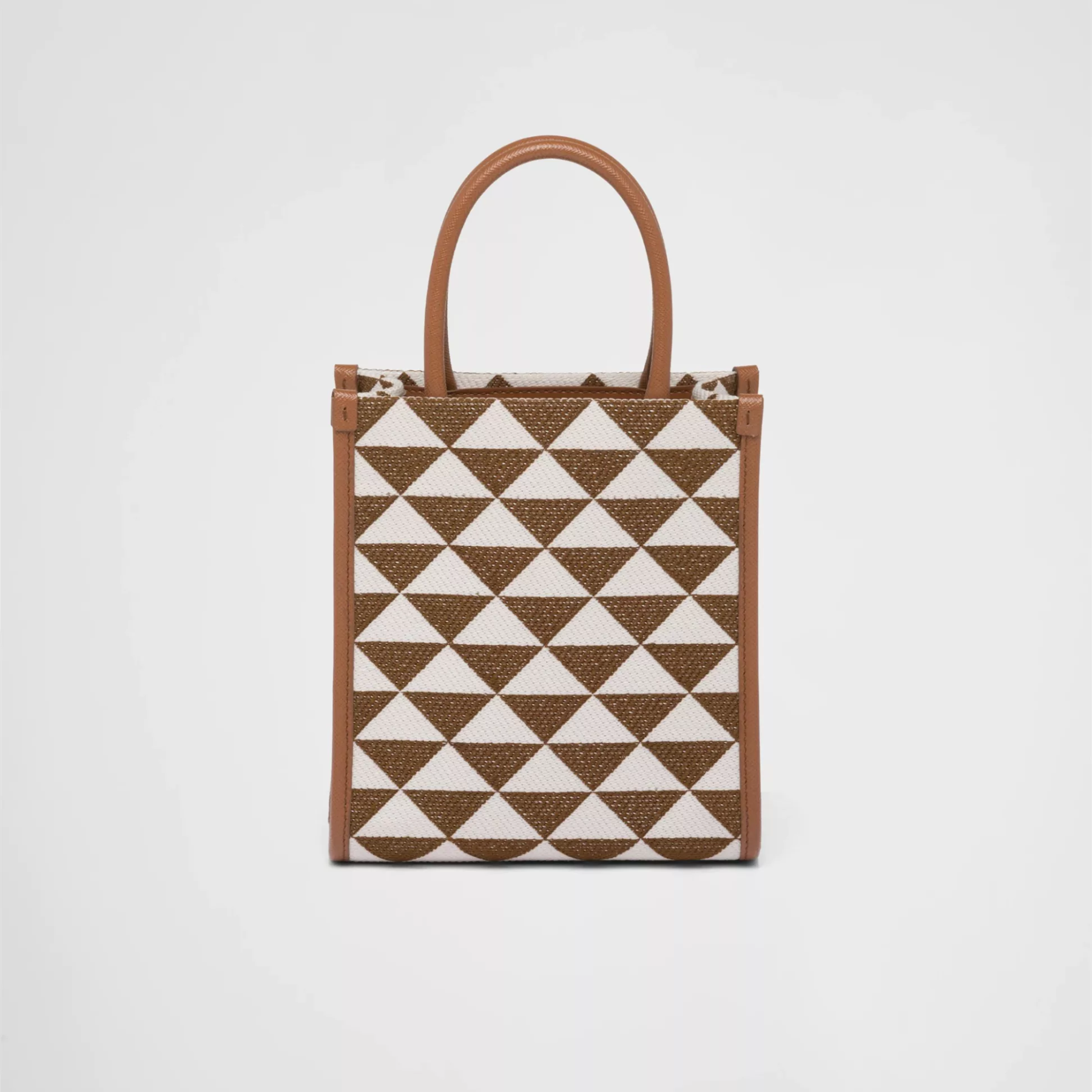 【PRADA】雑誌掲載！藤井夏恋さんが持っている大ヒットのプラダ新作バッグ「シンボル」！