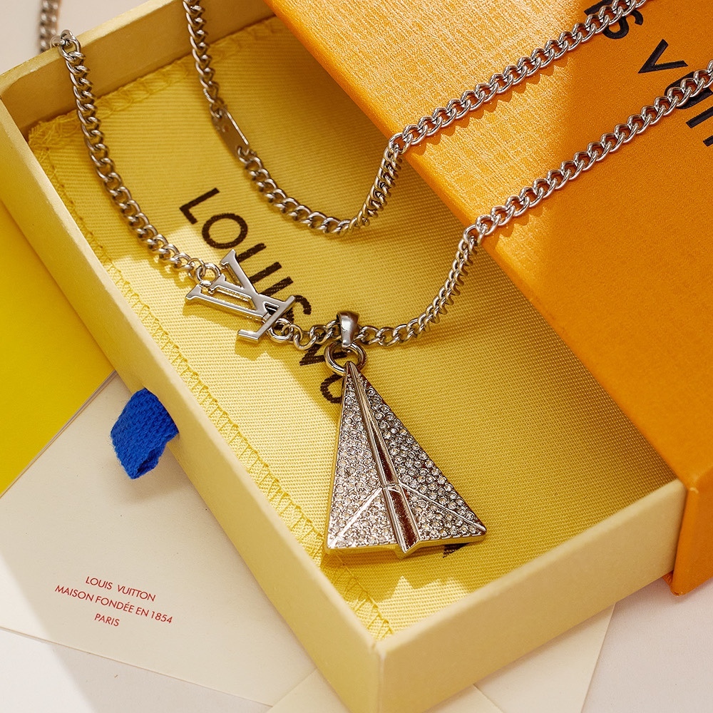 LOUIS VUITTON（ルイヴィトン）PAPERPLANE ネックレス