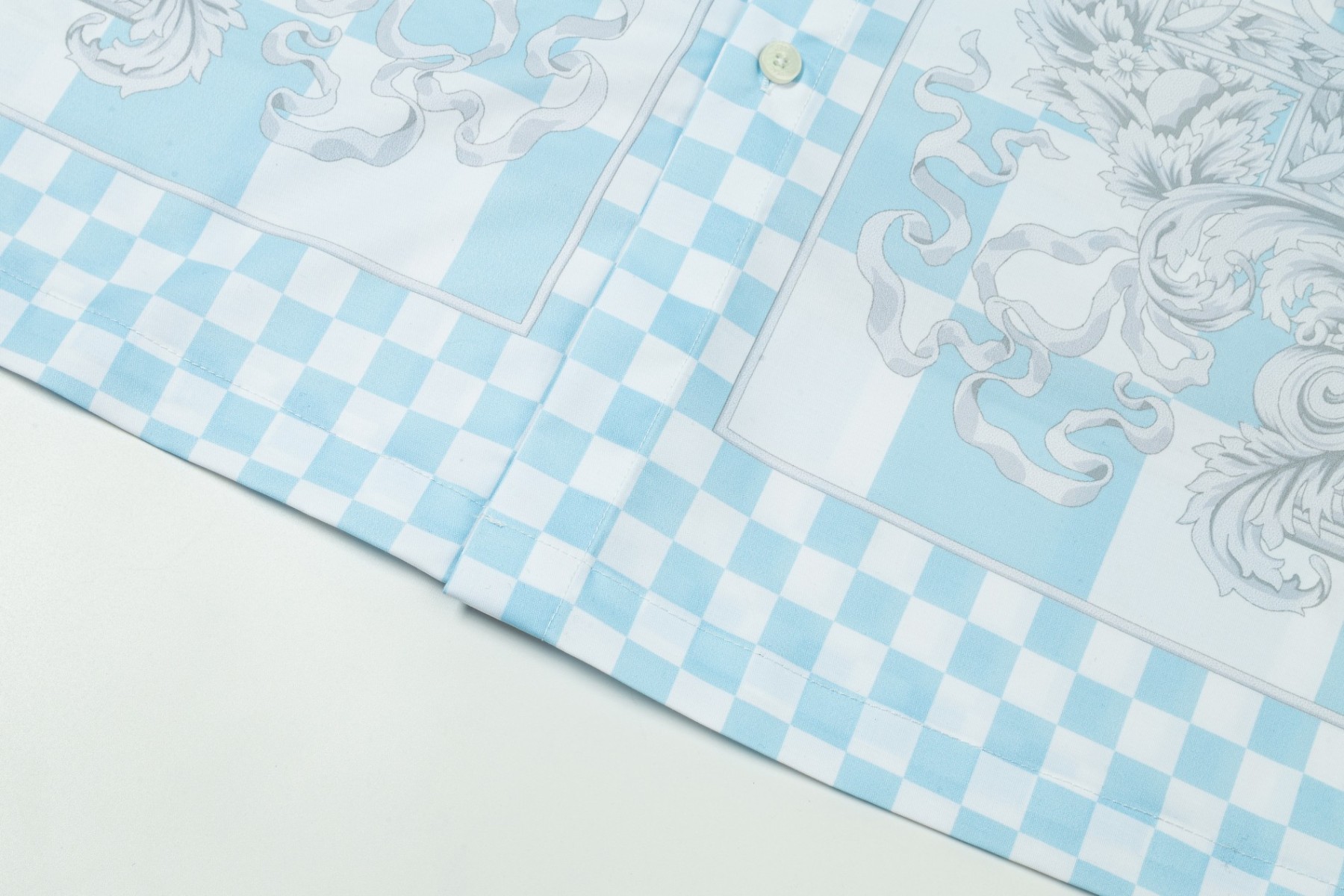 【VERSACE 公式旗艦店】ヴェルサーチ シャツ ご好評に付き再入荷 240716