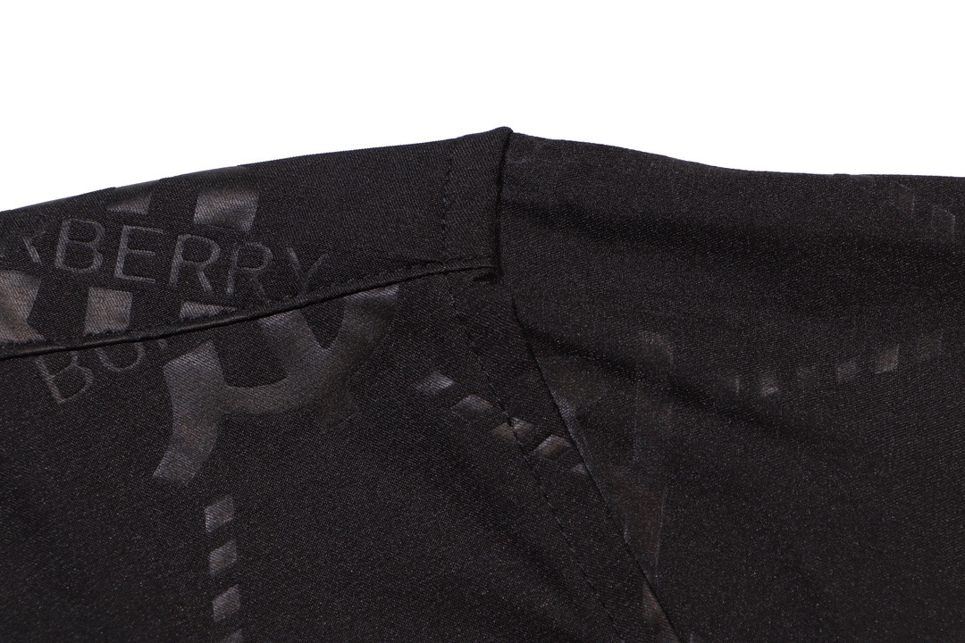 【BURBERRY 公式旗艦店】バーバリー シャツ ご好評に付き再入荷 240716